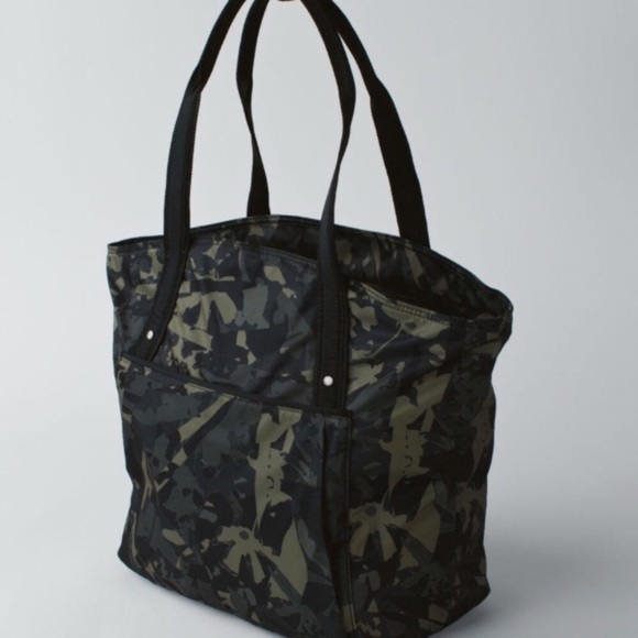 lululemon athletica Handbags - Lululemon Fatigue Green Live Free Yoga Bag Tote